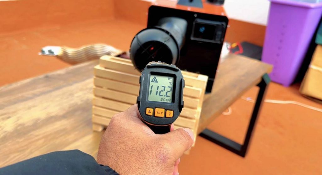 Medición de temperatura real salida de aire calefacción VEVOR 8KW funcionando a máxima potencia