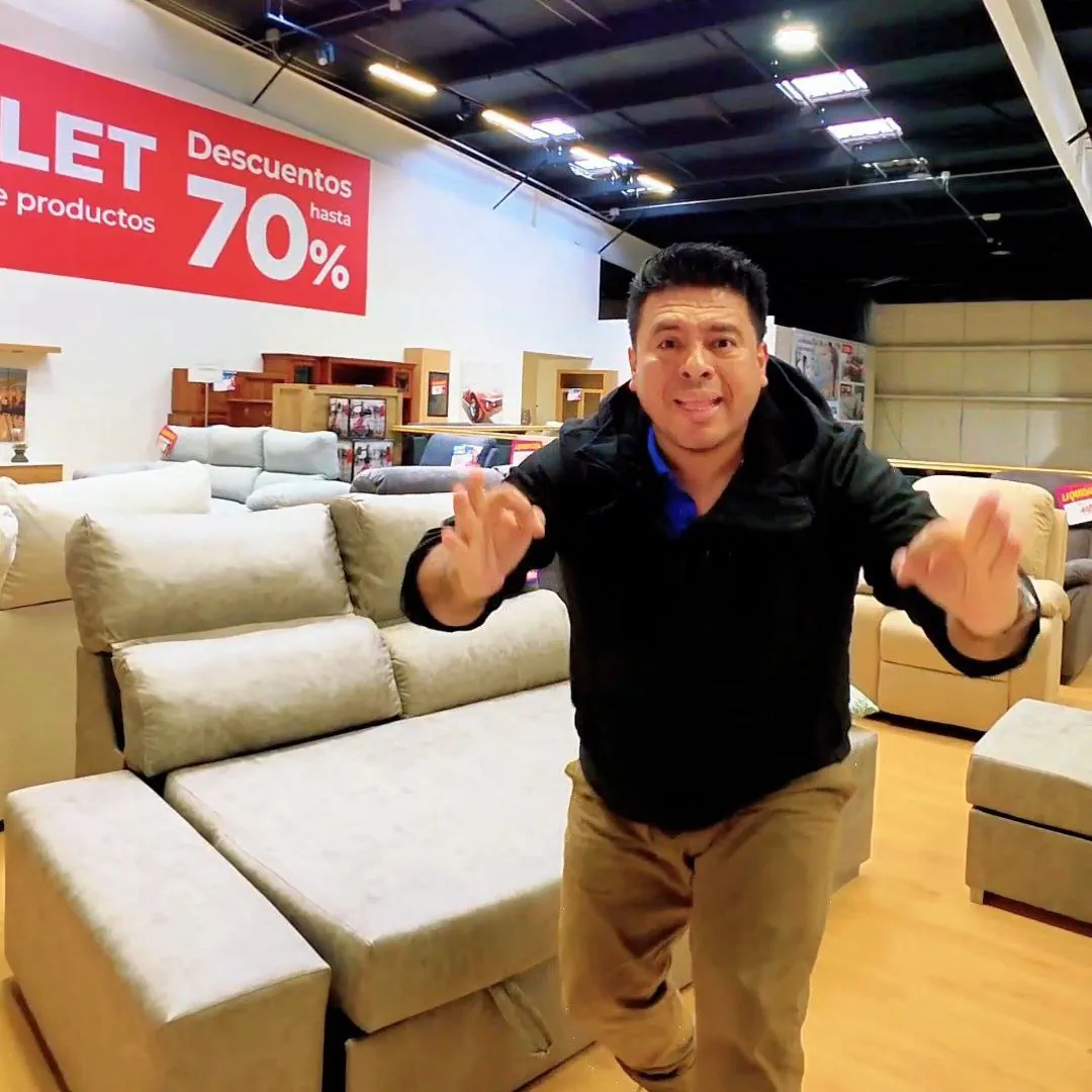 Exposición de sofás y salones en Ahorro Total Parla con descuentos de hasta el 70%